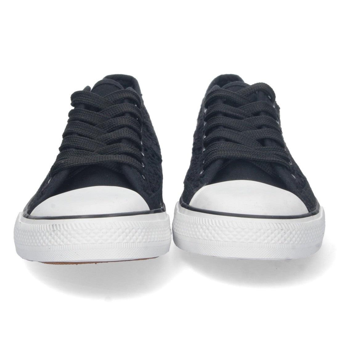 Zapatilla plana de mujer con material bordado y calado