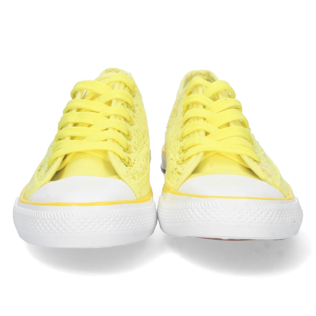 Zapatilla plana de mujer con material bordado y calado