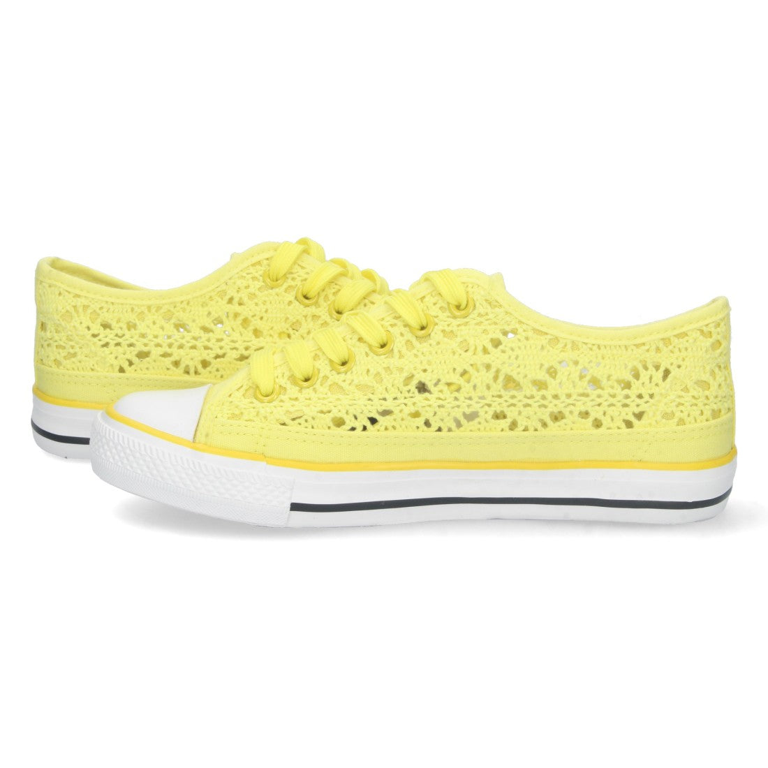 Zapatilla plana de mujer con material bordado y calado