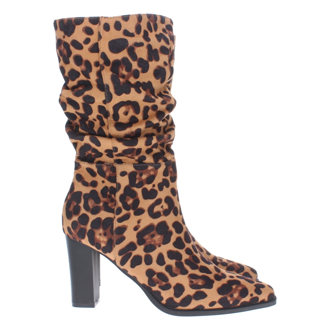 Bota de tacón estampado liso de mujer con caña arrugada