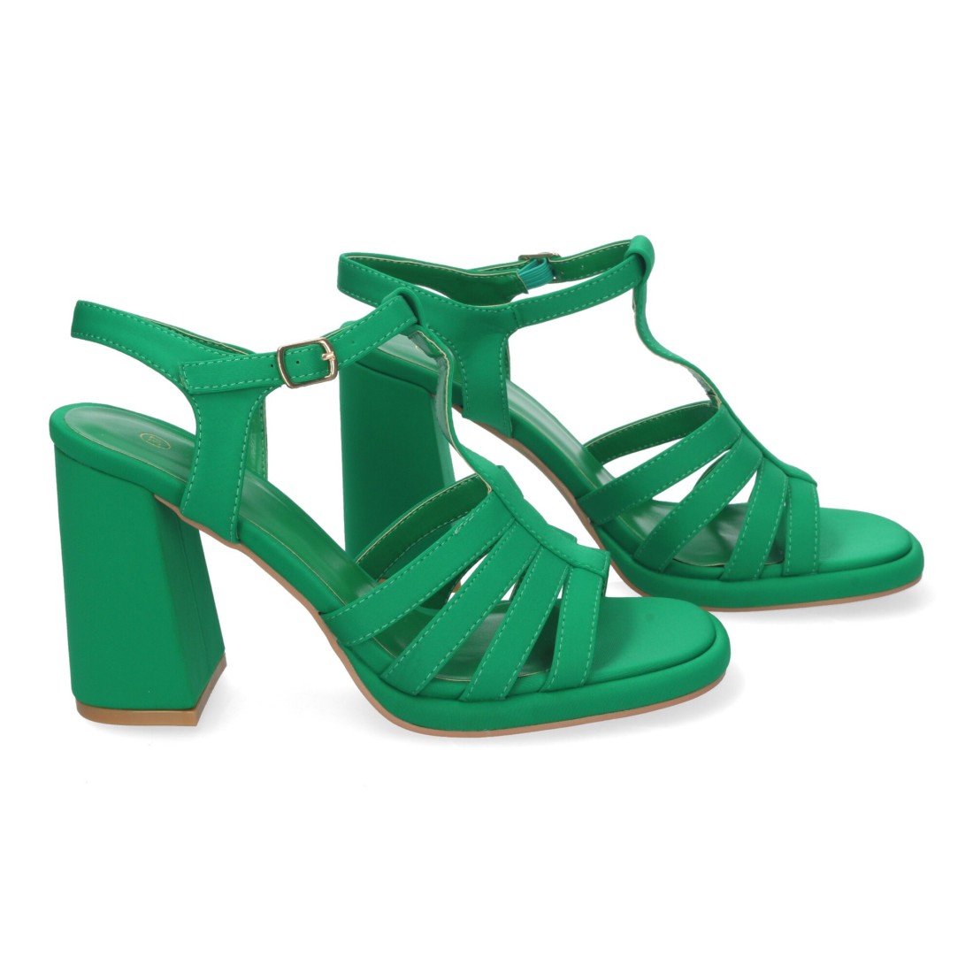Sandalias elegantes de tacón alto