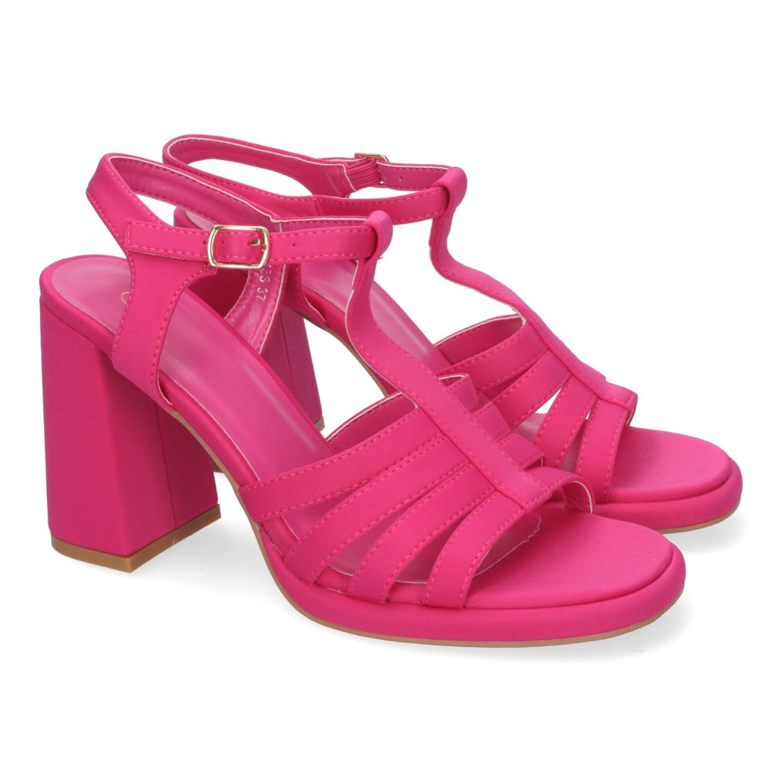 Sandalias elegantes de tacón alto