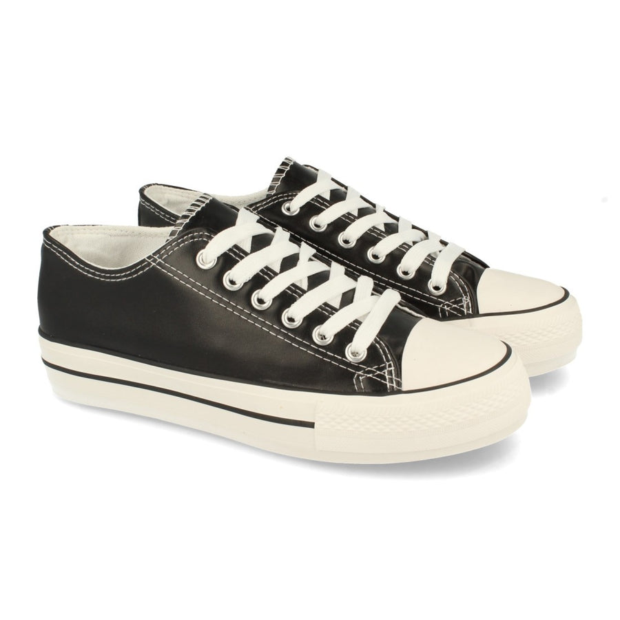 Zapatilla con material de polipiel