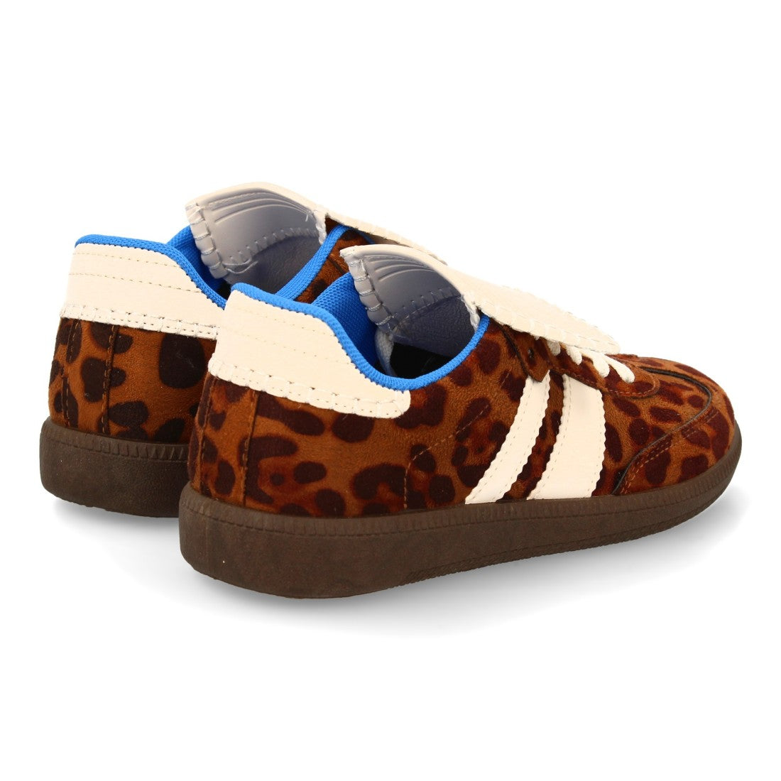 Zapatilla plana de mujer con retro y toques modernos