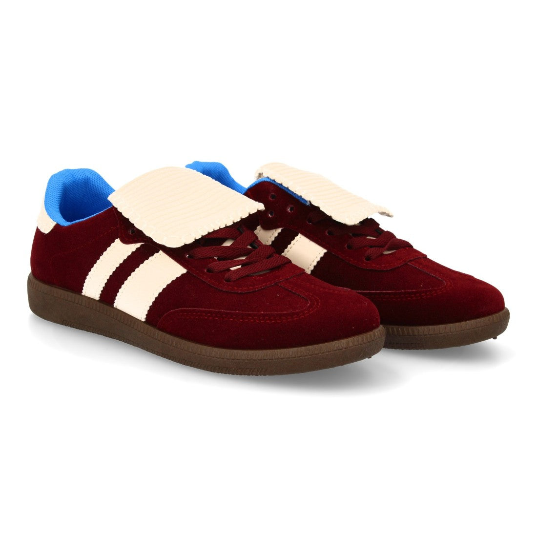 Zapatilla plana de mujer con retro y toques modernos