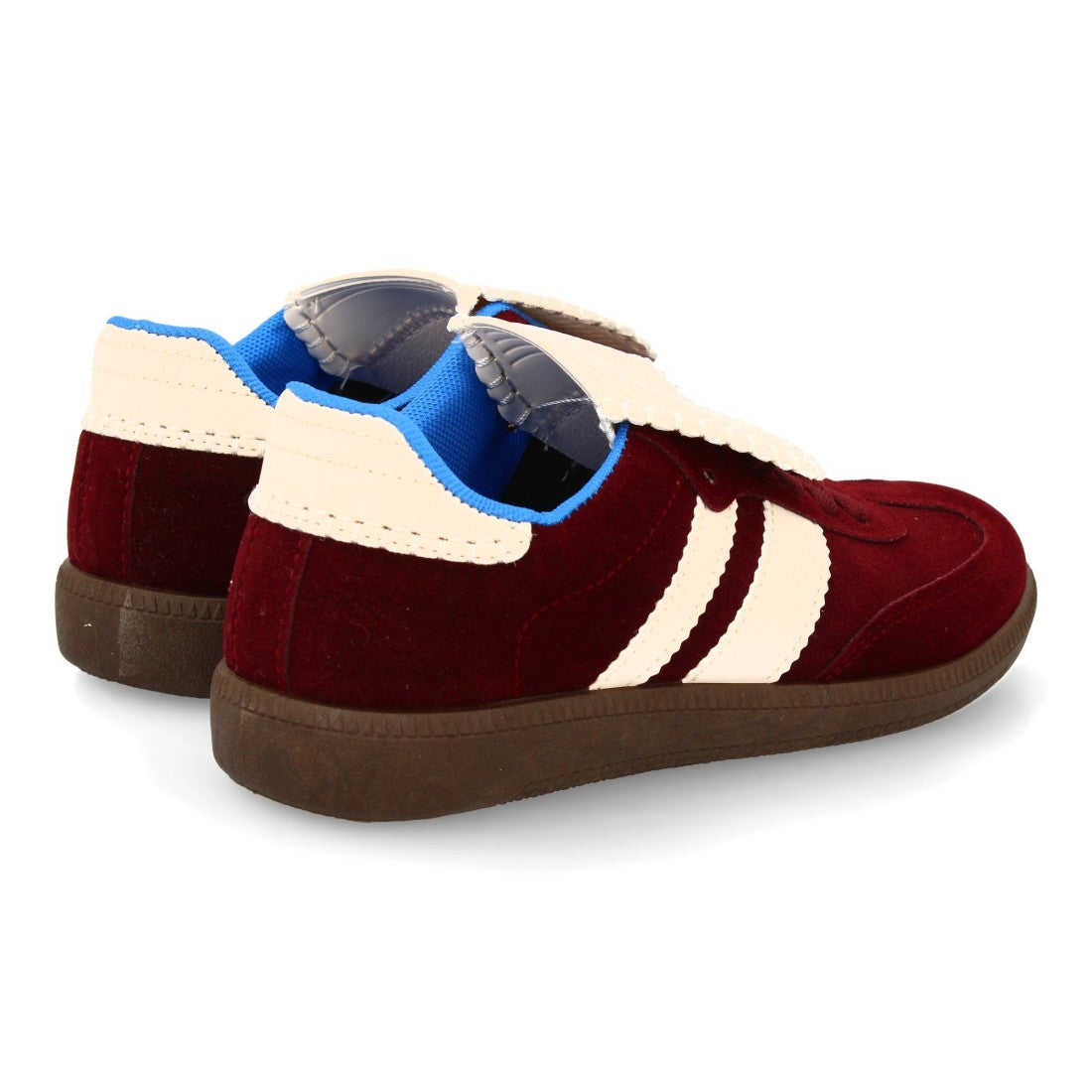 Zapatilla plana de mujer con retro y toques modernos