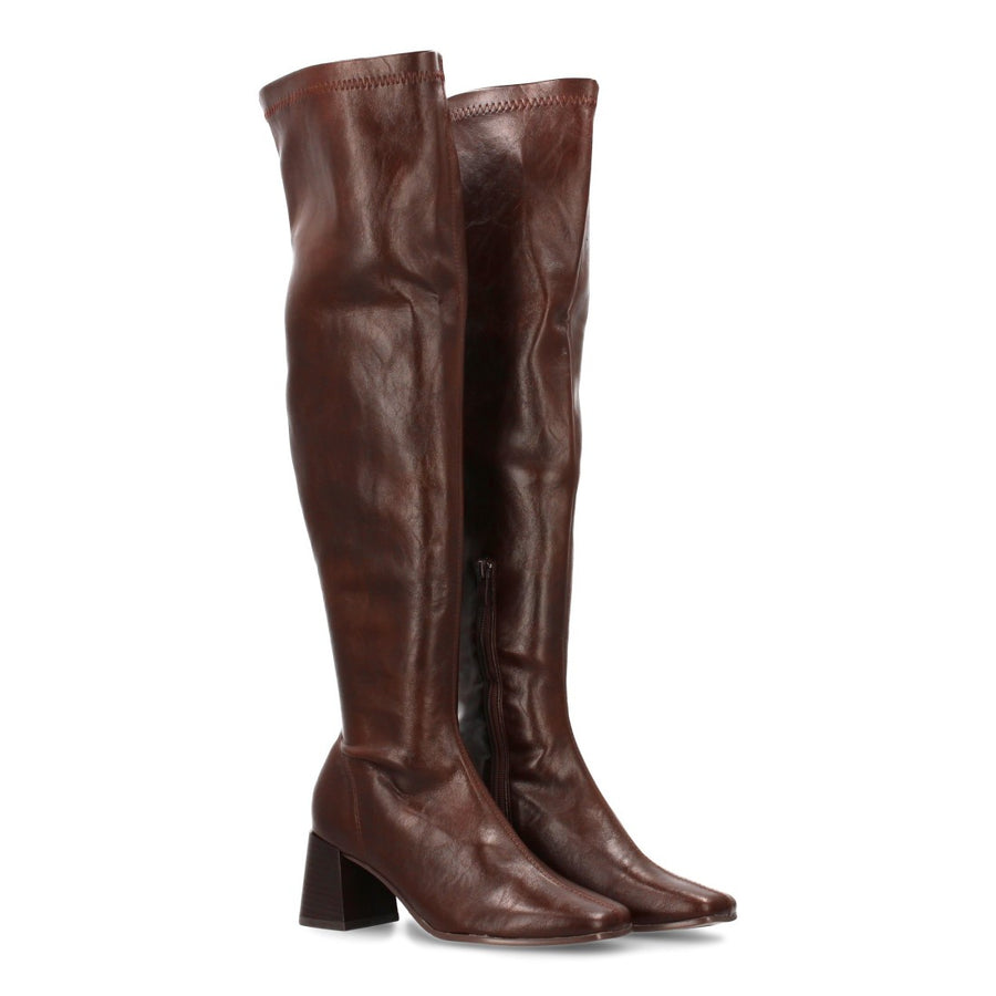 Bota de caña alta de mujer con diseño elegante