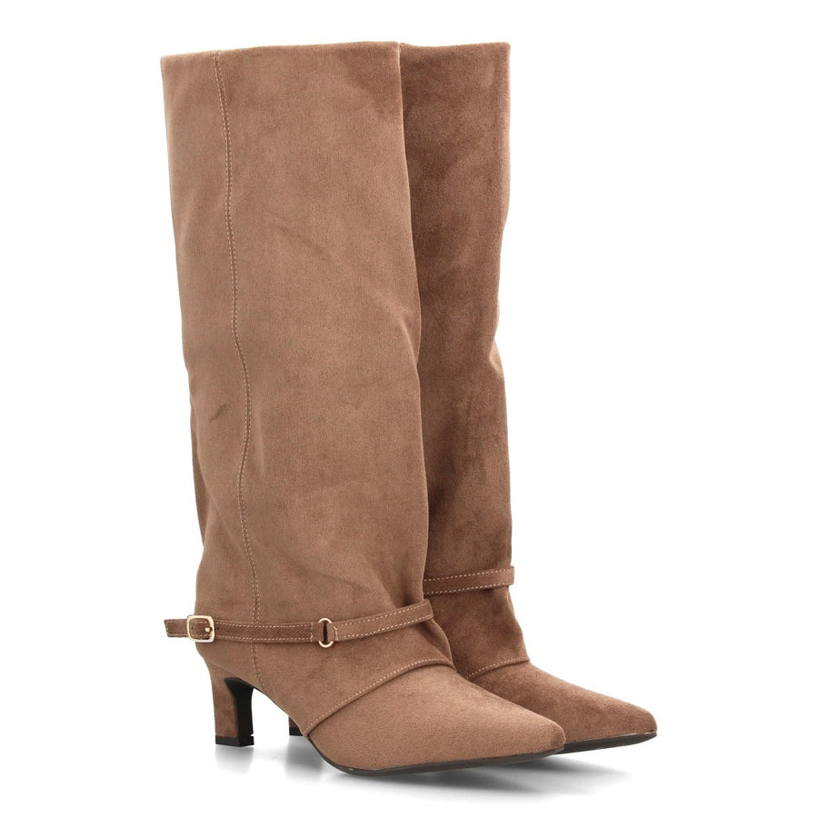 Bota alta de mujer con diseño elegante