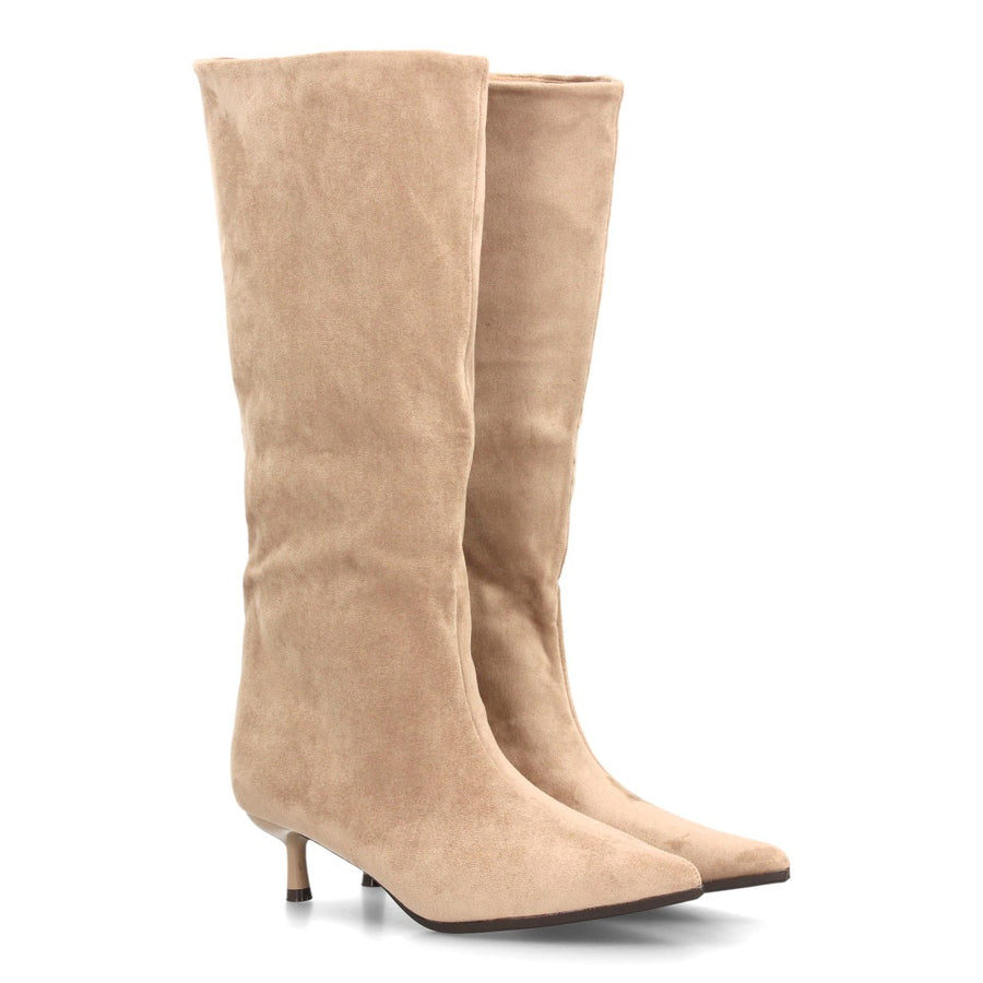 Botas altas de mujer con incorporan una caña alta de líneas limpias