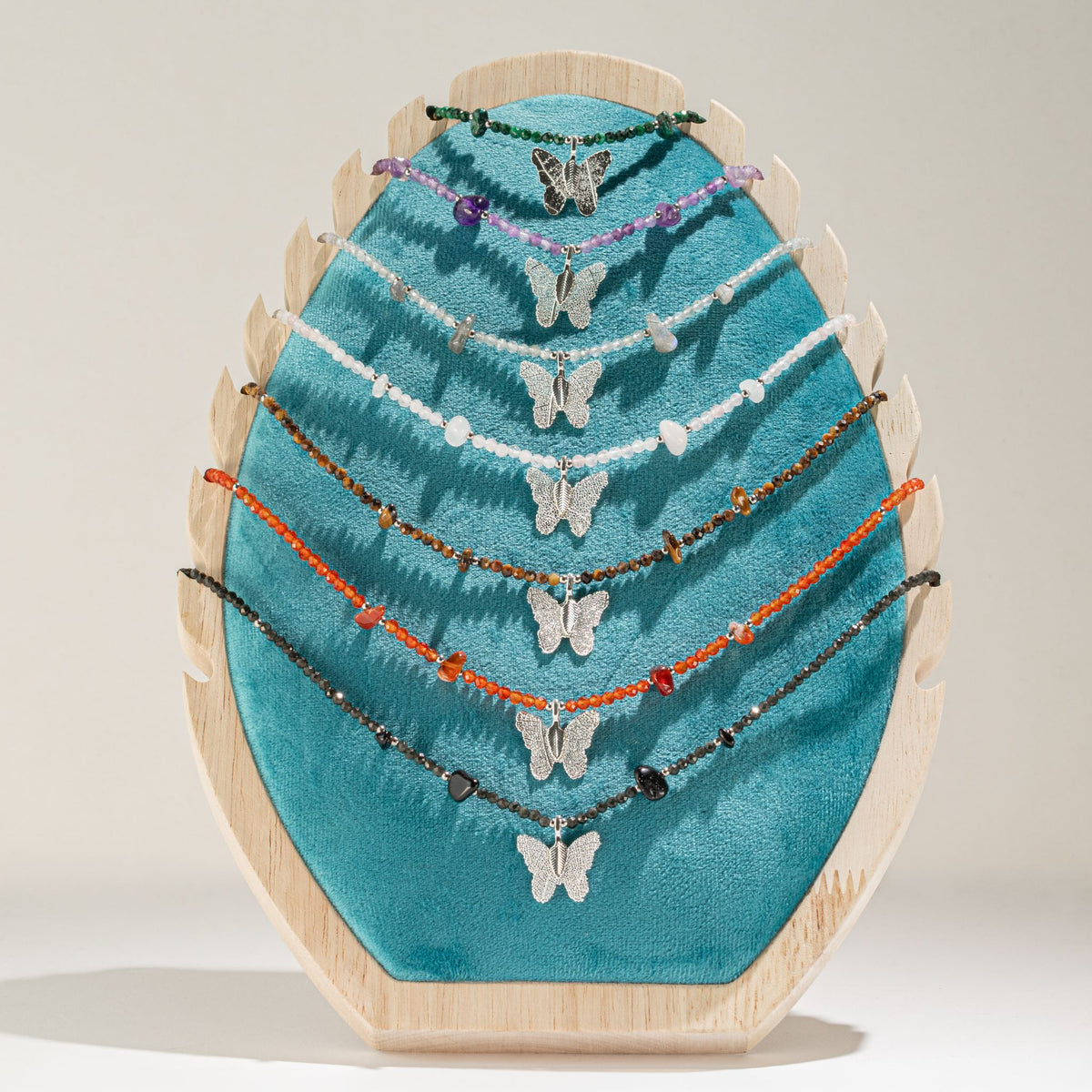 Collar de amatista con gema y colgante de mariposa hecho de hoja real