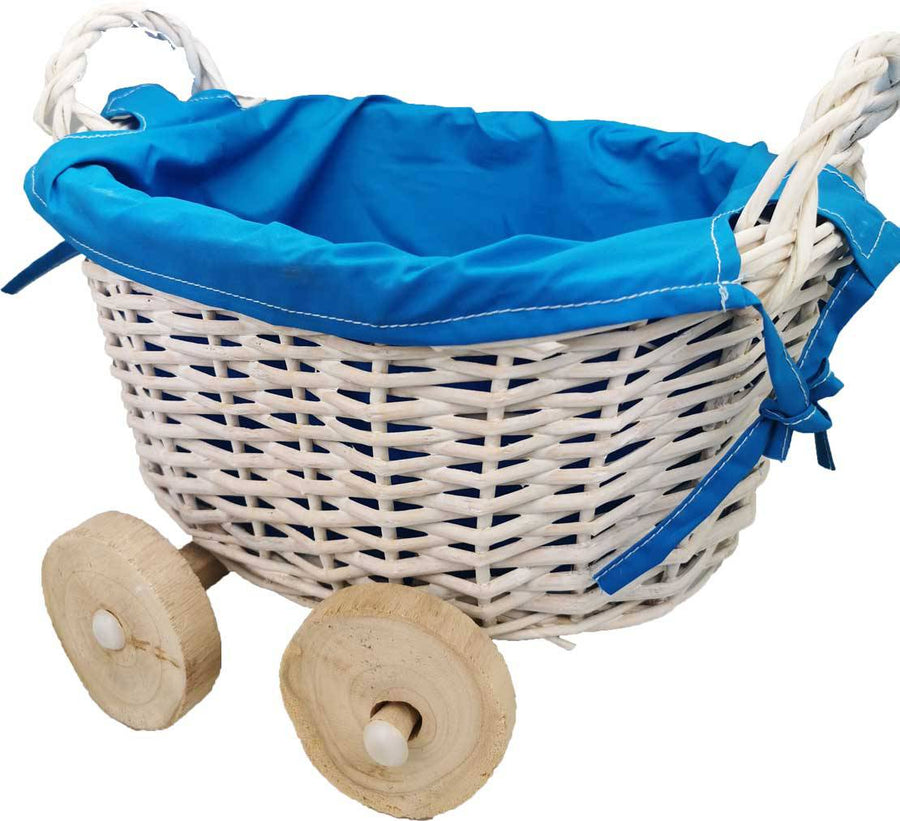 Cesta de mimbre en forma de carrito azul
