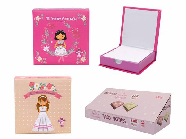 Hojas blancas presentadas en caja mi primera comunión
