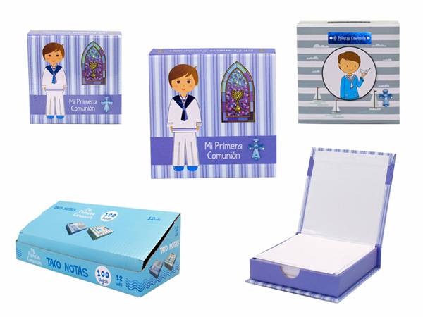 Hojas blancas presentadas en caja mi primera comunión